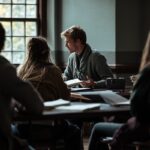 À quelle heure finissent les cours au collège et les impacts sur la concentration des élèves