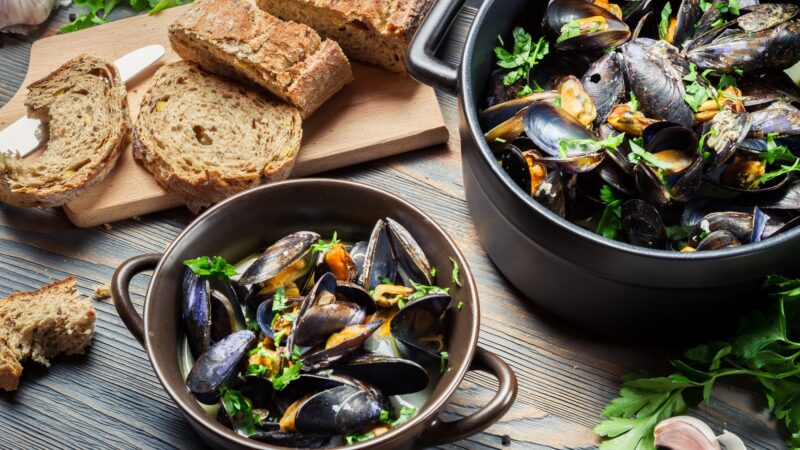 Fresh mussels prepared at home