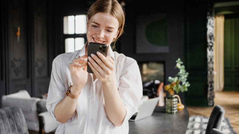 hotel receptionist woman uses phone writes a message to the client