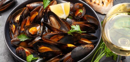 Traditional seafood mussels
