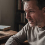 Un texte qui fait pleurer un homme : les mots qui touchent profondément