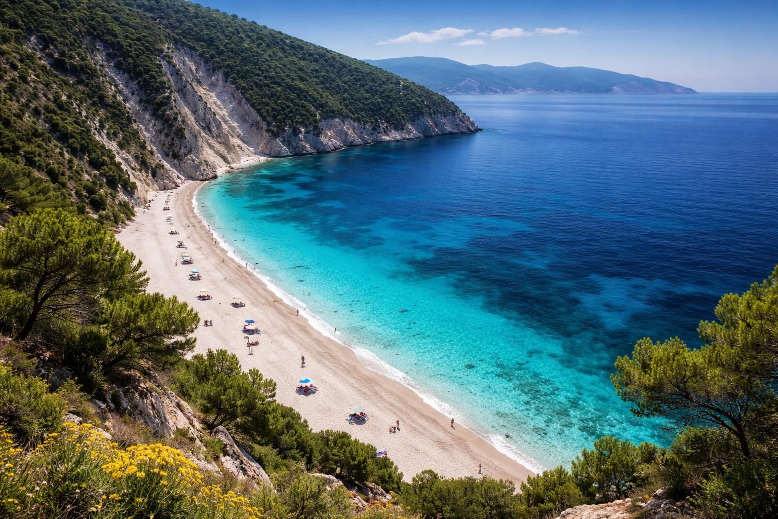 explorez la plage myrtos à céphalonie, un joyau naturel réputé pour ses eaux turquoise et ses paysages à couper le souffle. parfaite pour les amoureux de la nature et les adeptes de détente.